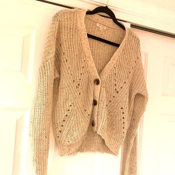 Nice! Womens Knit Small Oatmeal Cream Cardigan 100% Acrylic Sweater 3 buttons - Picture 3 of 12
